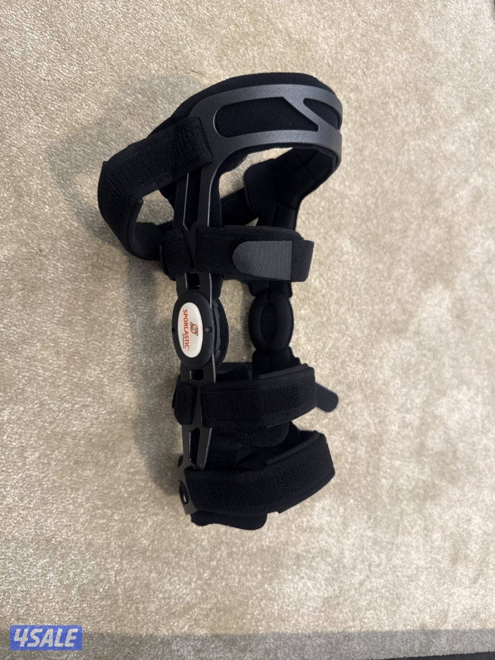 جبيرة طبية للركبة مع مستلزماتها1