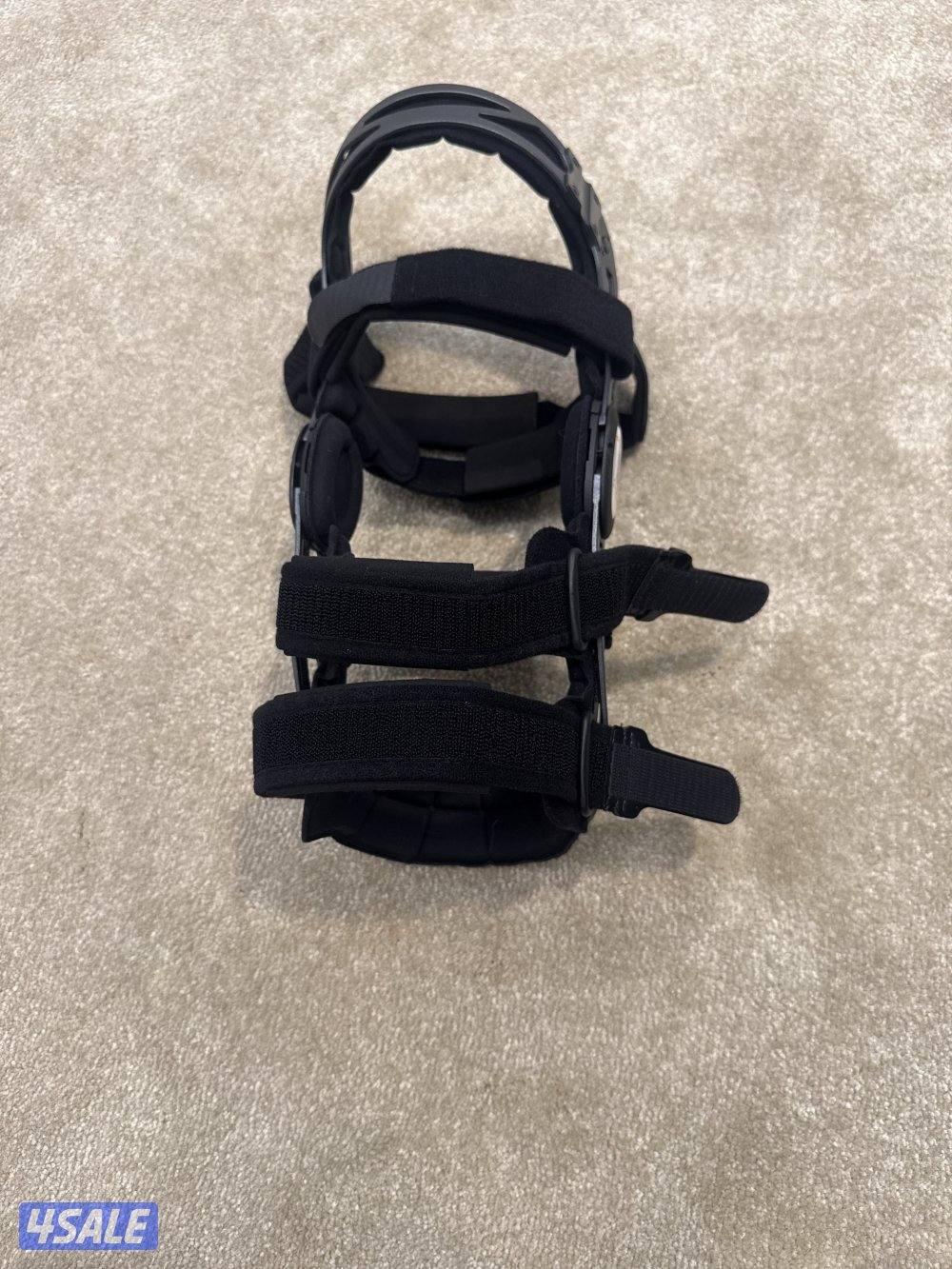 جبيرة طبية للركبة مع مستلزماتها3