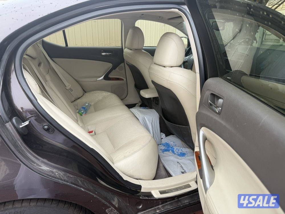 سيارة لكزس is3001