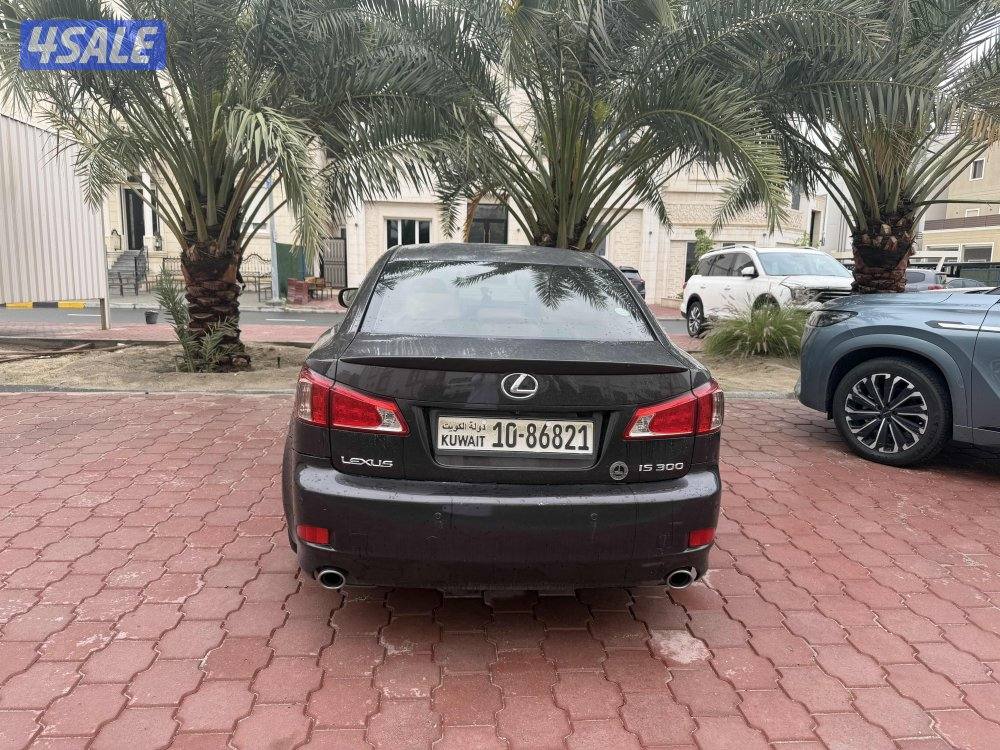 سيارة لكزس is3003