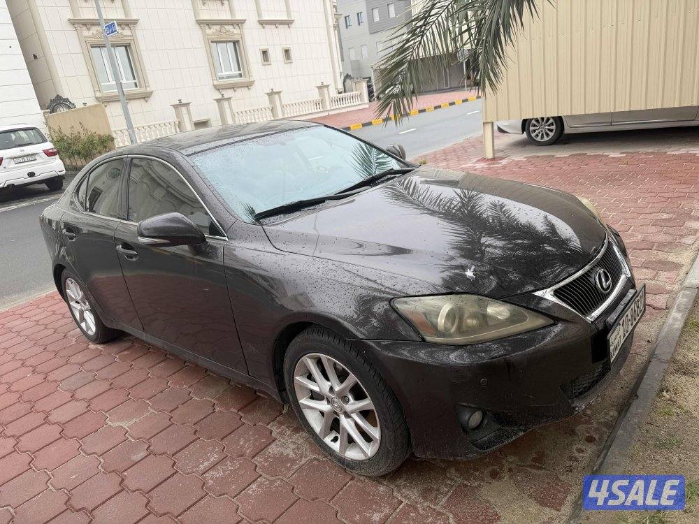 سيارة لكزس is3005