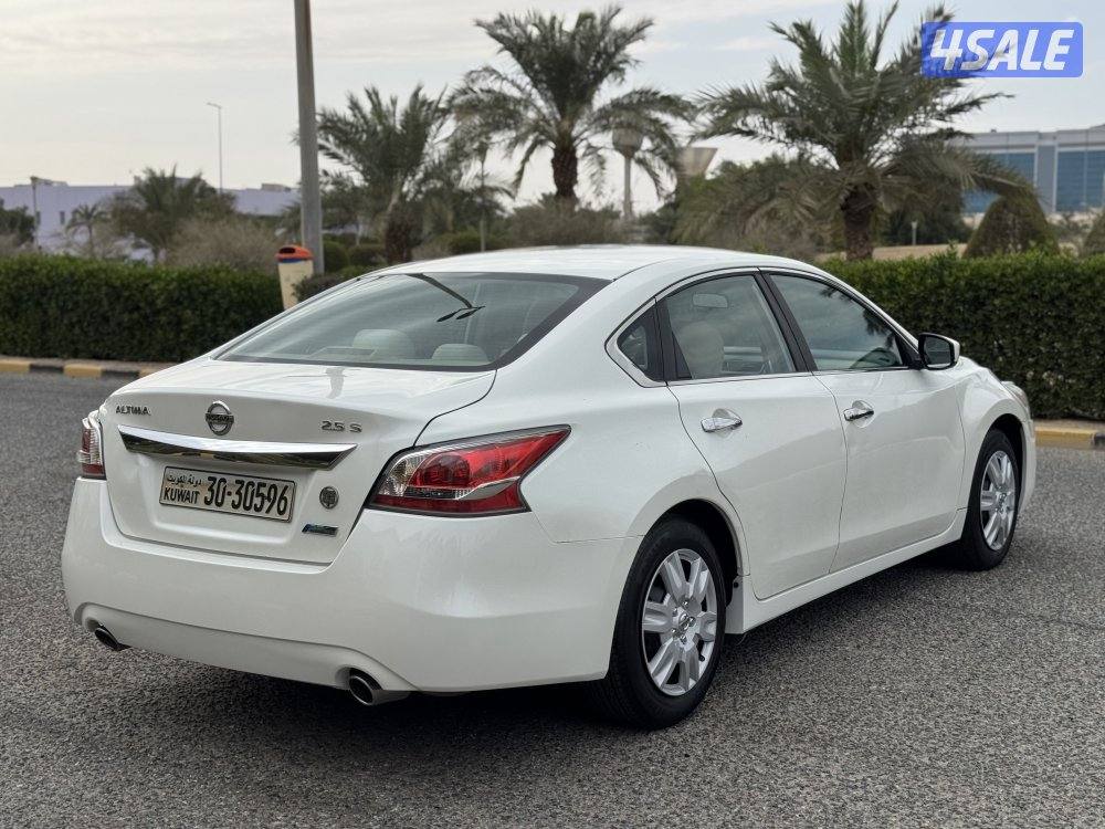 نيسان التيما موديل 2014 بحاله ممتازه وشرط الفحص4