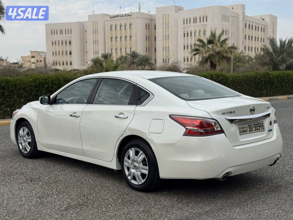 نيسان التيما موديل 2014 بحاله ممتازه وشرط الفحص7