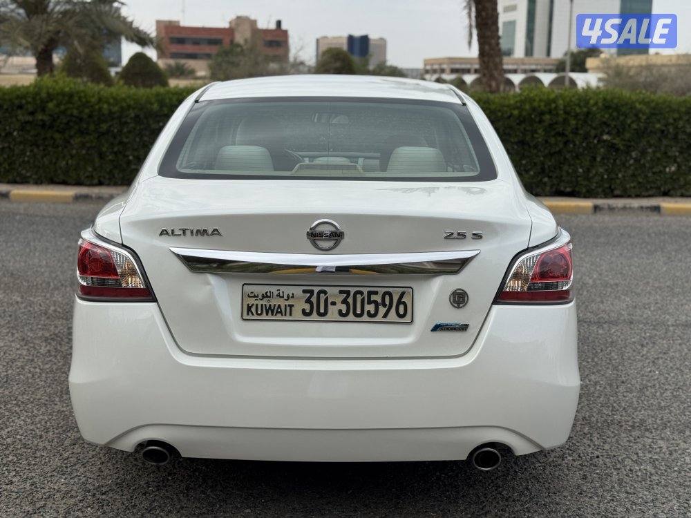 نيسان التيما موديل 2014 بحاله ممتازه وشرط الفحص8