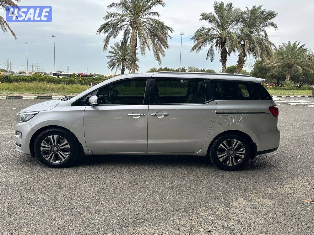 للبيع كيا-كرنفال موديل 2020 ماشي 173الف سيرفس منتظم وكاله8