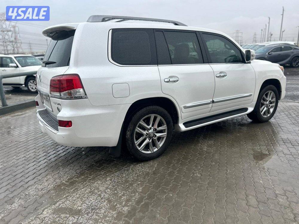 لكزس LX570 درجة ثانيه  موديل 2013 ماشى 207.000 k.m  وارد الساير .صبغ3