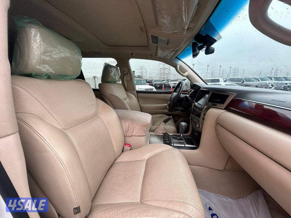 لكزس LX570 درجة ثانيه  موديل 2013 ماشى 207.000 k.m  وارد الساير .صبغ5