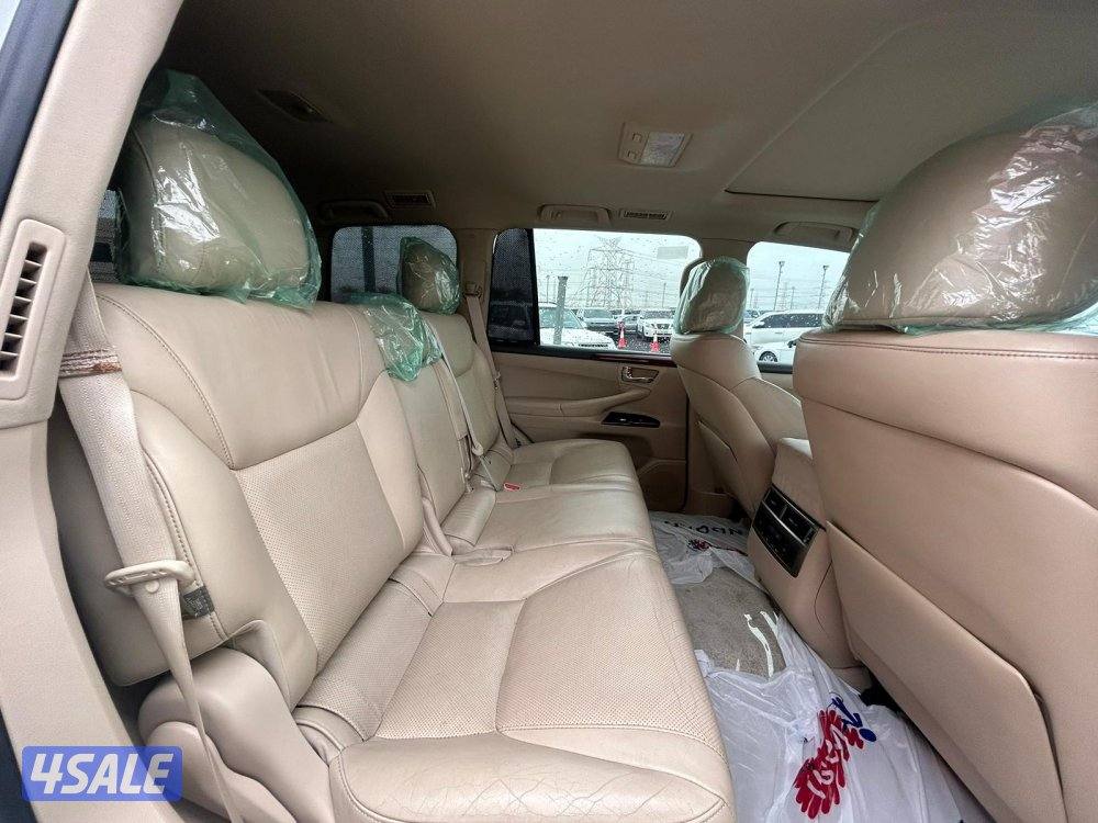 لكزس LX570 درجة ثانيه  موديل 2013 ماشى 207.000 k.m  وارد الساير .صبغ4