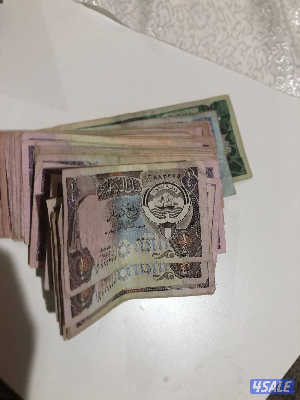 عملات قديمه كويتيه  وعراقيه  دنانير من سنه 1968  فوق السبعين ورقه0