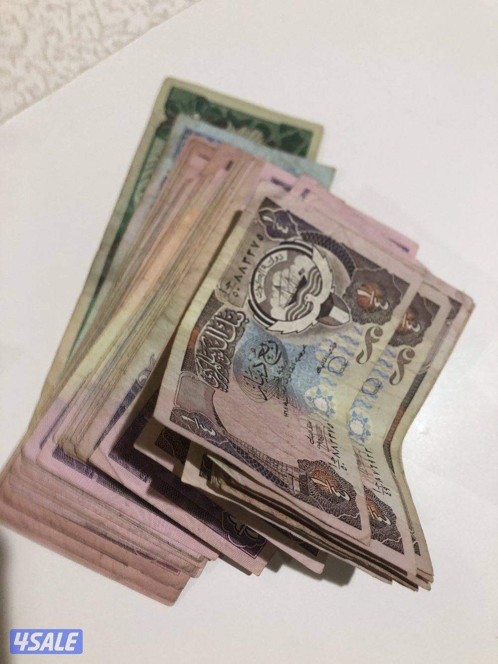 عملات قديمه كويتيه  وعراقيه  دنانير من سنه 1968  فوق السبعين ورقه1