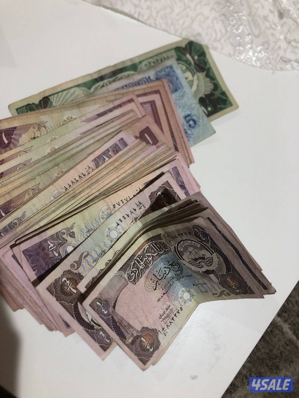 عملات قديمه كويتيه  وعراقيه  دنانير من سنه 1968  فوق السبعين ورقه3