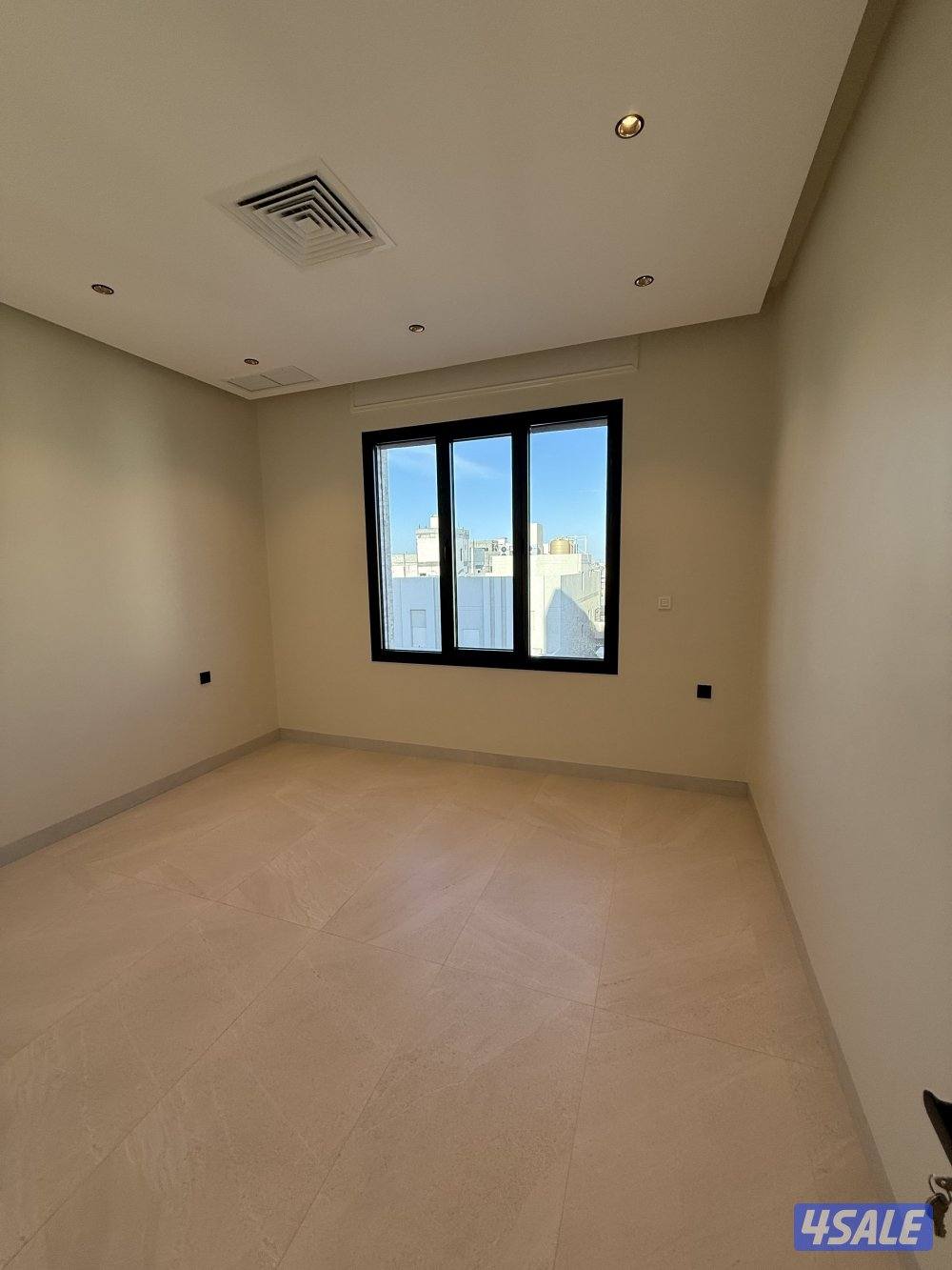 للايجار قسيمة المطلاع N4 دورين ونصف0