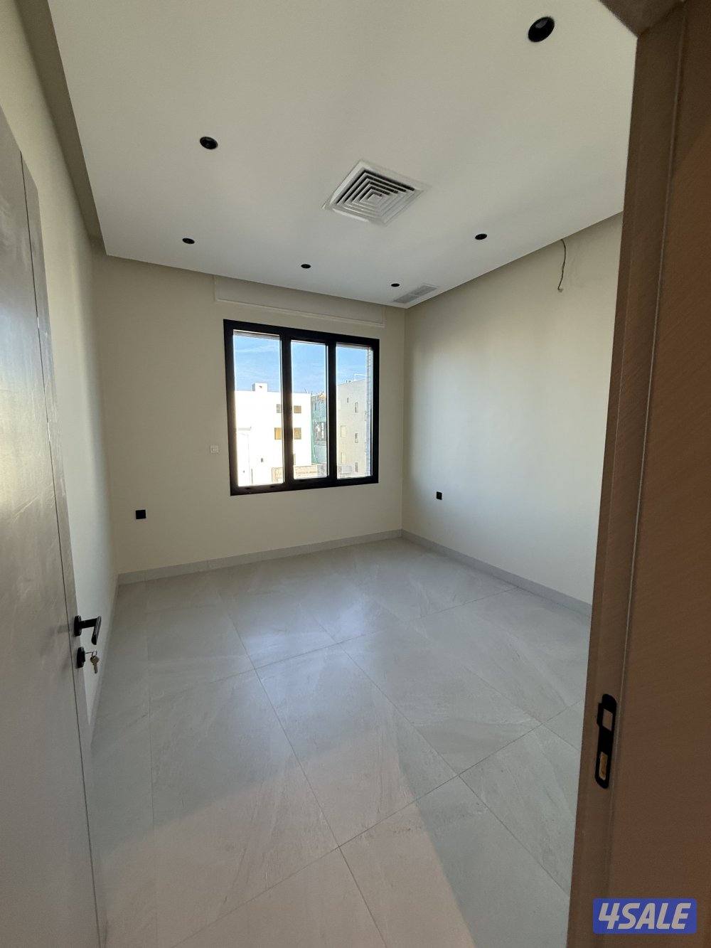 للايجار قسيمة المطلاع N4 دورين ونصف2