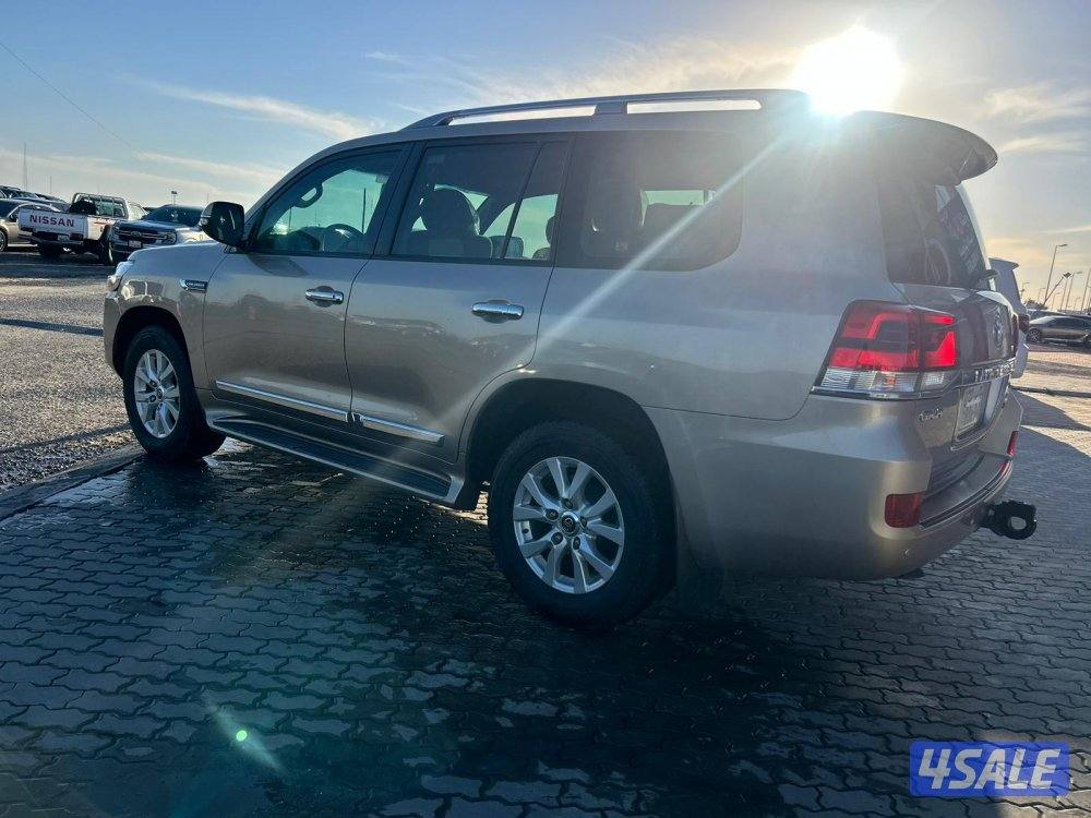 لاند كروزر GX.R-V8 موديل 2020 ماشى 43.000 k.m  وارد الساير .صبغ وكالة2