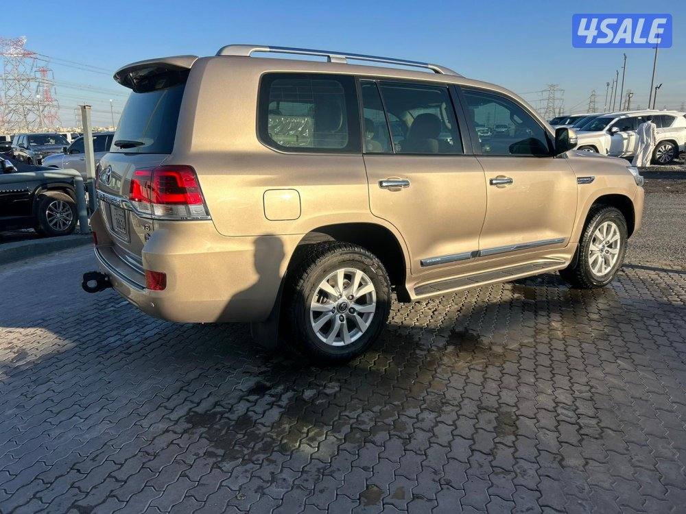 لاند كروزر GX.R-V8 موديل 2020 ماشى 43.000 k.m  وارد الساير .صبغ وكالة3