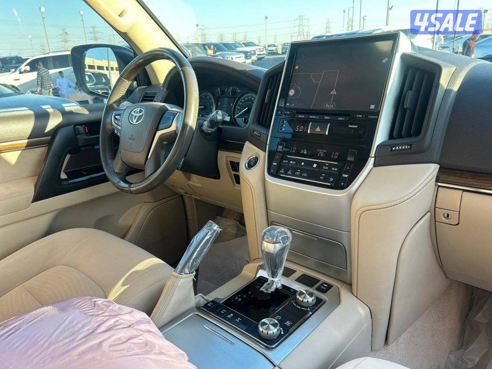 لاند كروزر GX.R-V8 موديل 2020 ماشى 43.000 k.m  وارد الساير .صبغ وكالة7