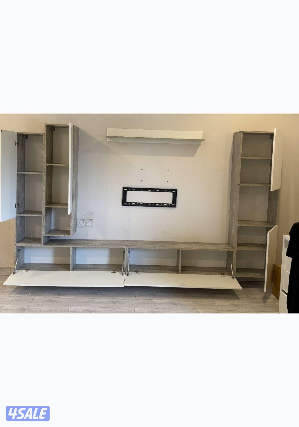 مكتبة للبيع2