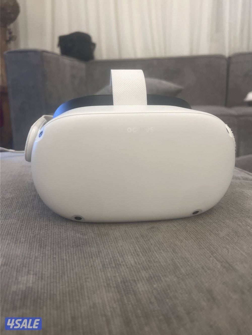 Meta quest 2فيها اكثر من ٩٠ لعبه مع  و نظيفة الإيميل الباسورد1