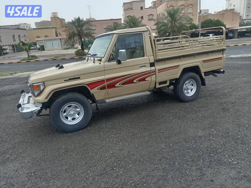 سياره تويوتا لاند كروزر شاص موديل ١٩٩٣ حاله ممتازه شرط الفحص4