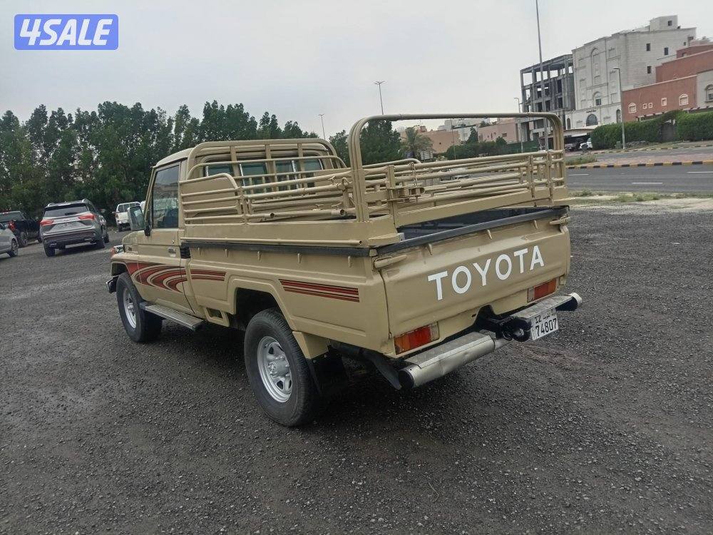سياره تويوتا لاند كروزر شاص موديل ١٩٩٣ حاله ممتازه شرط الفحص3