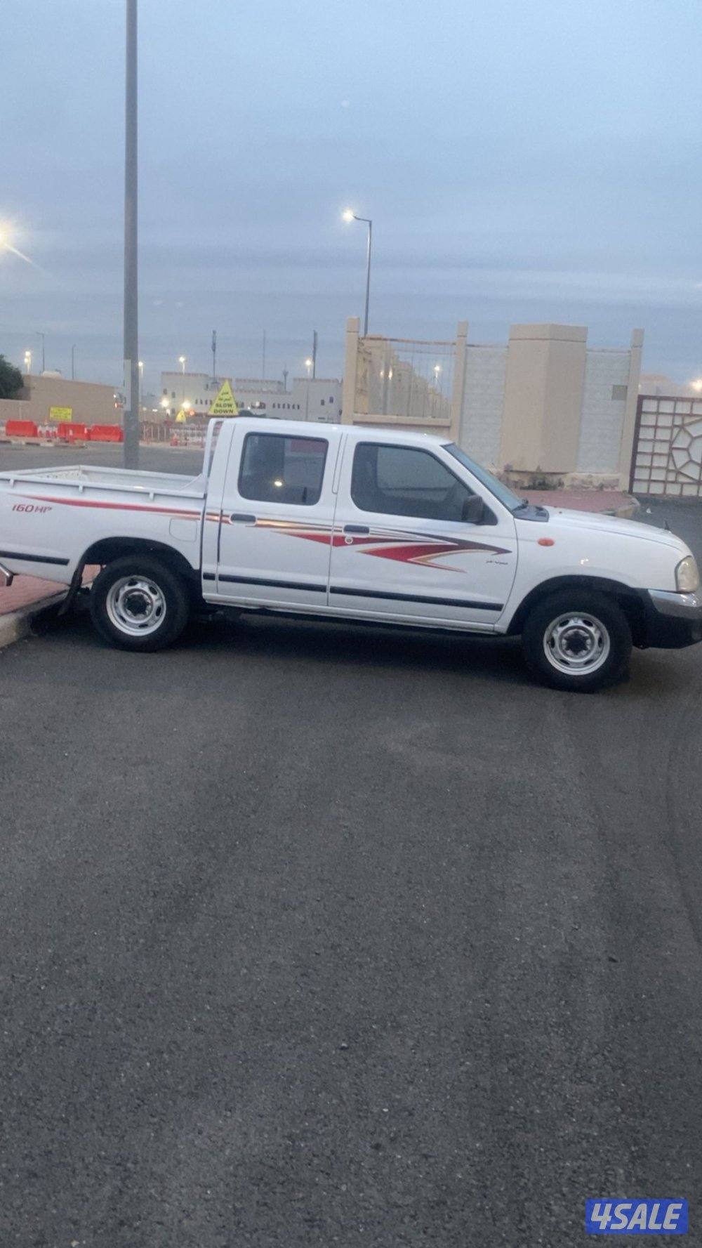 للبيع وانيت نيسان 2015 قير عادي0