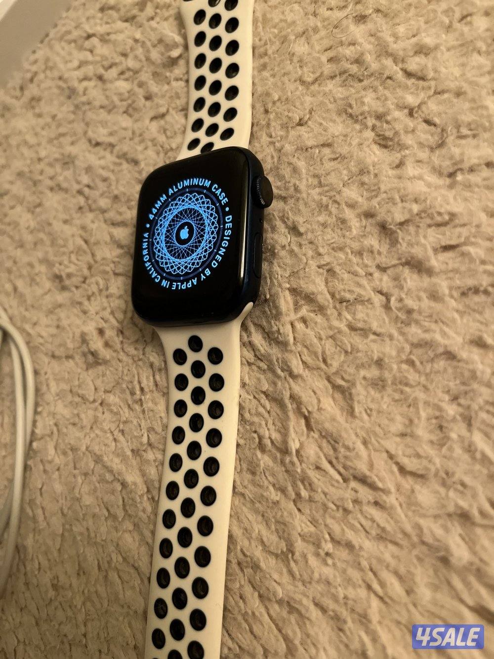 للبيع ساعة ابل شبه جديدة4