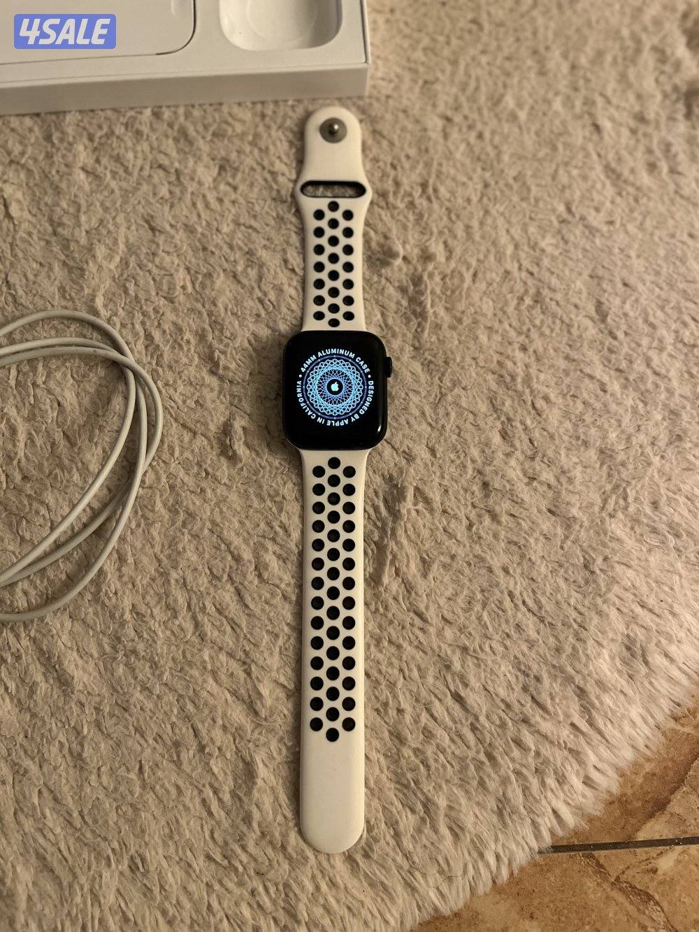 للبيع ساعة ابل شبه جديدة5