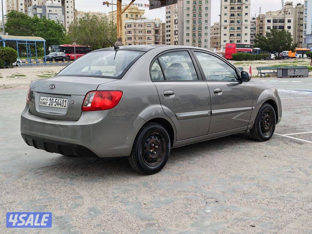 للبيع كيا ريو موديل 2011 ماشي 85 ألف حاله جيده4