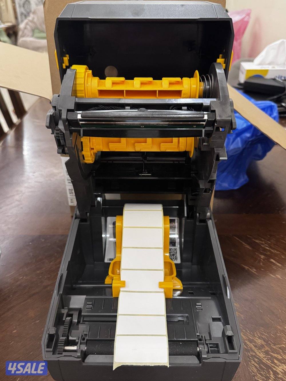 طابعة باركود شبه جديدة بالكرتون ) zebra)2