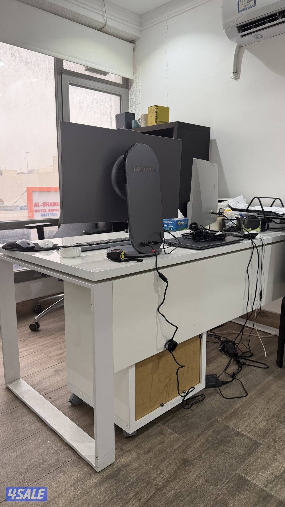 للبيع طاوله وكومدينه وكبت مكتب1