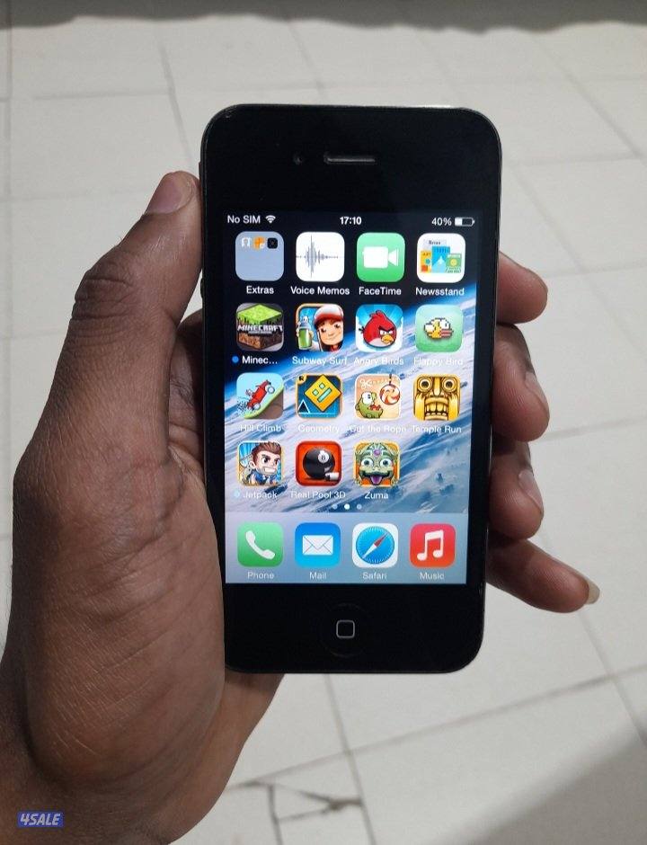 iphone 4 in perfect condition with games0