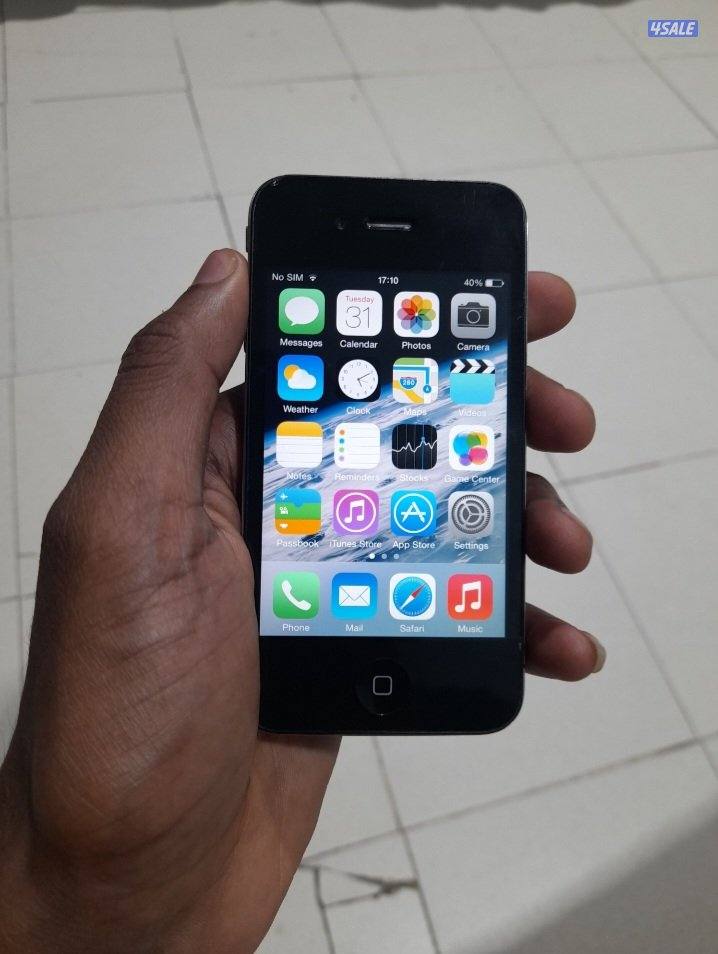iphone 4 in perfect condition with games1