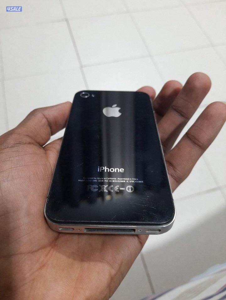 iphone 4 in perfect condition with games4