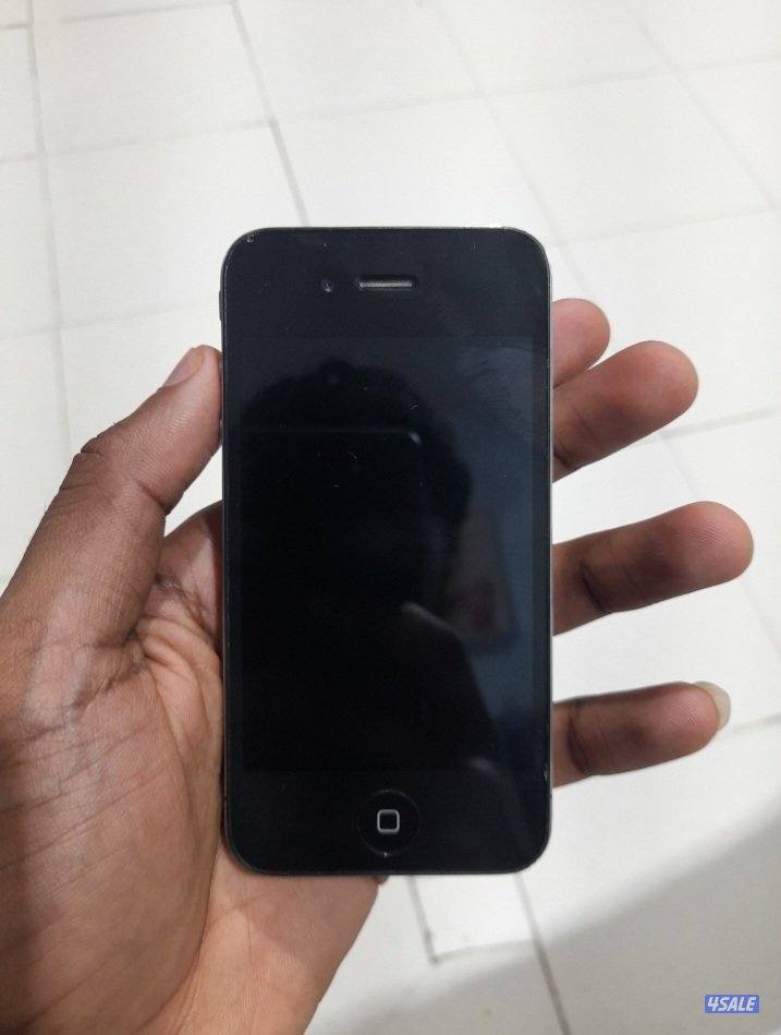 iphone 4 in perfect condition with games3