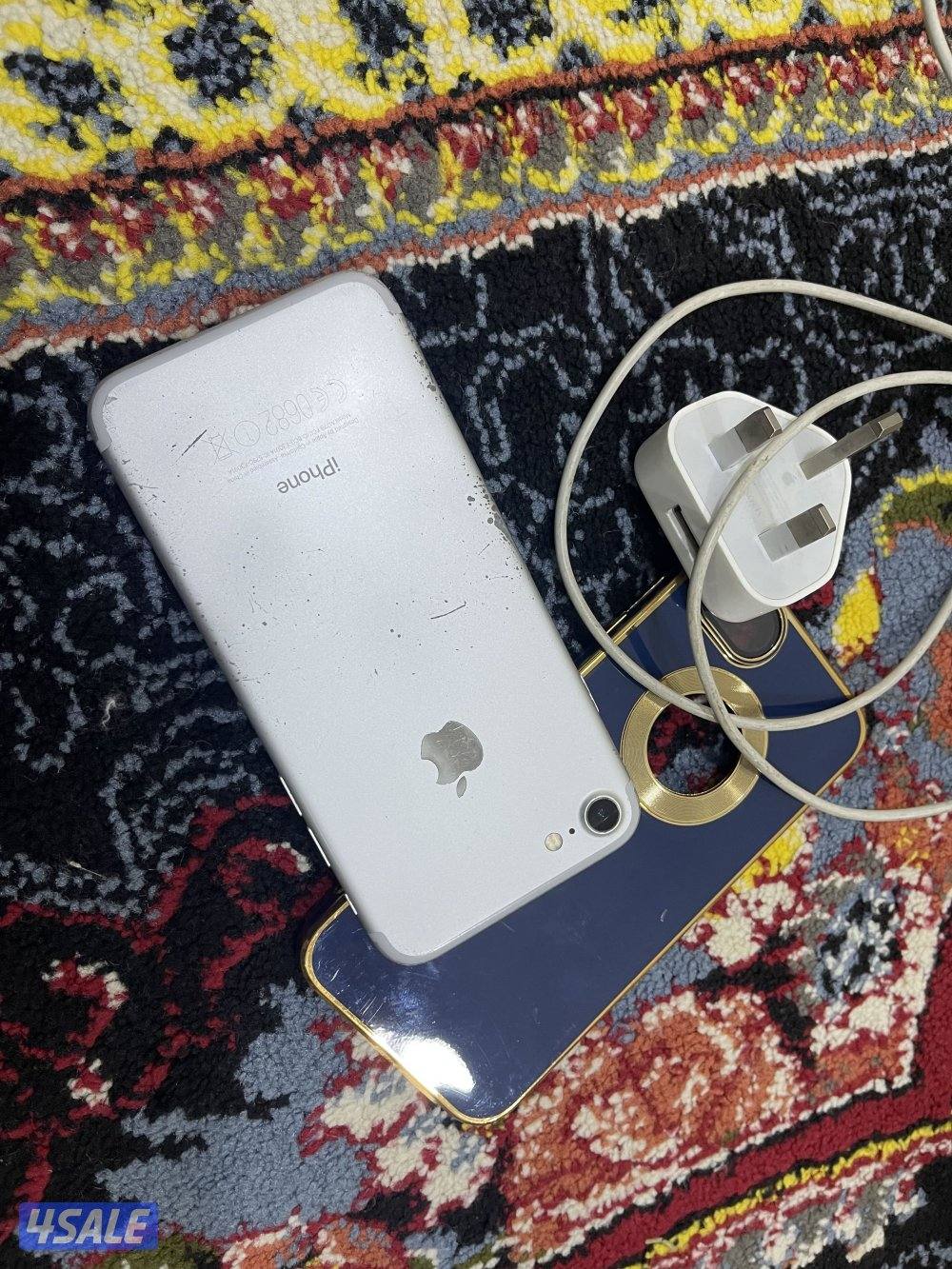 ايفون 7 السابع 128 جيجابايت مو نظيف وشغال مع كفر0