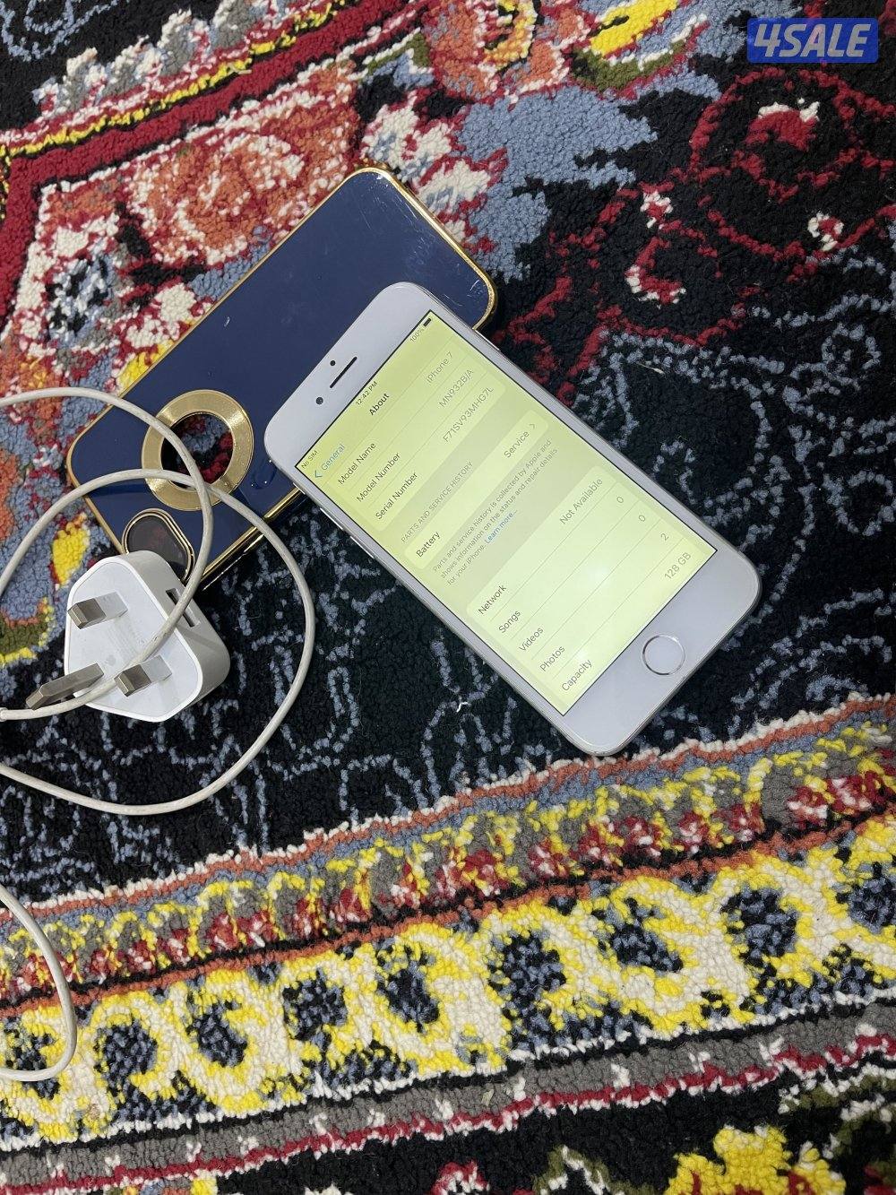 ايفون 7 السابع 128 جيجابايت مو نظيف وشغال مع كفر2