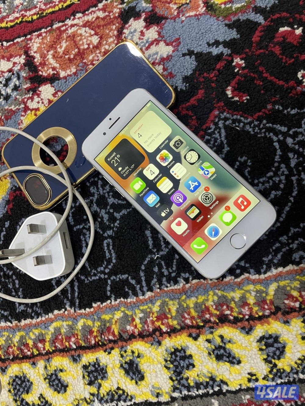 ايفون 7 السابع 128 جيجابايت مو نظيف وشغال مع كفر4