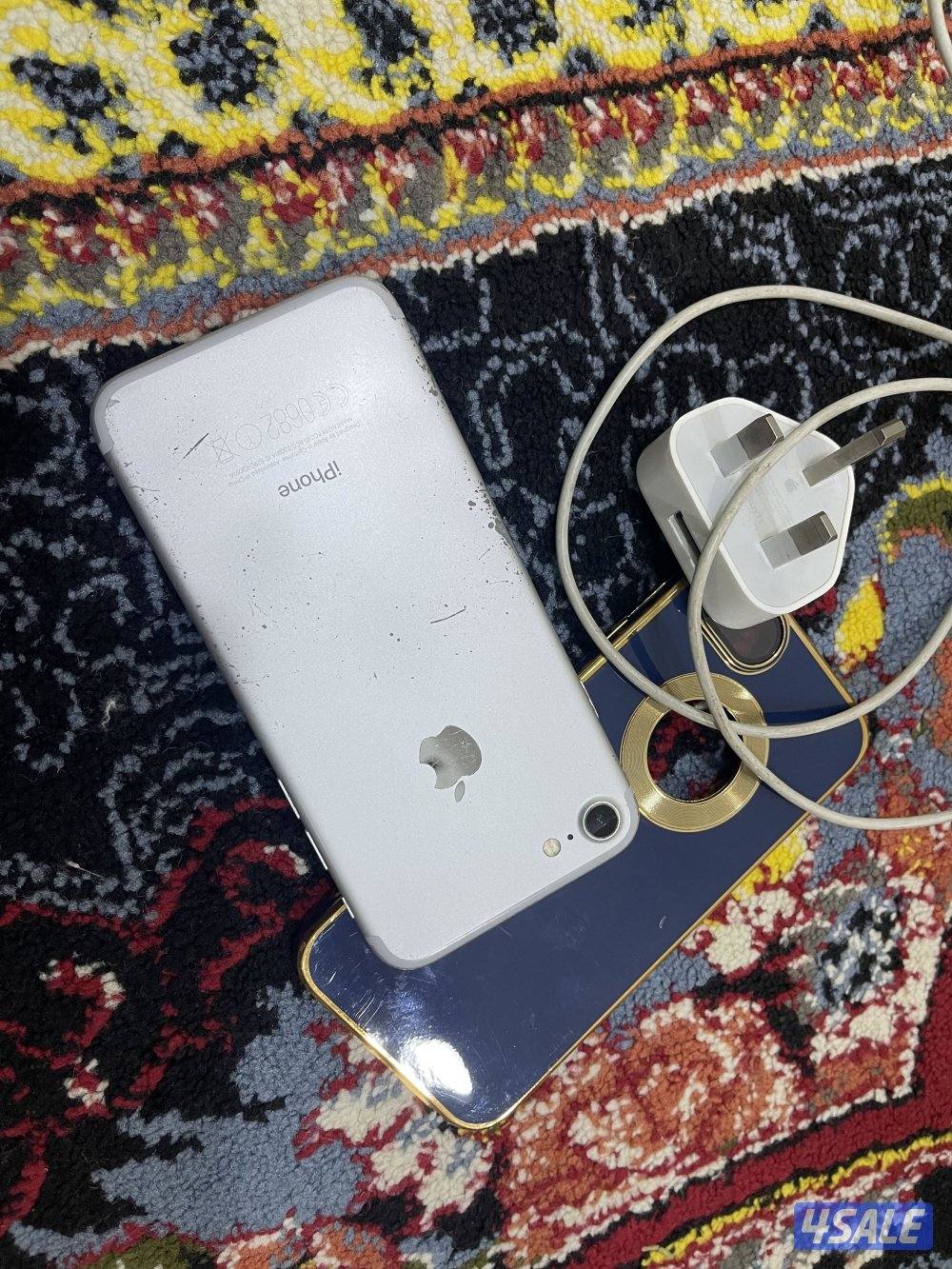 ايفون 7 السابع 128 جيجابايت مو نظيف وشغال مع كفر6