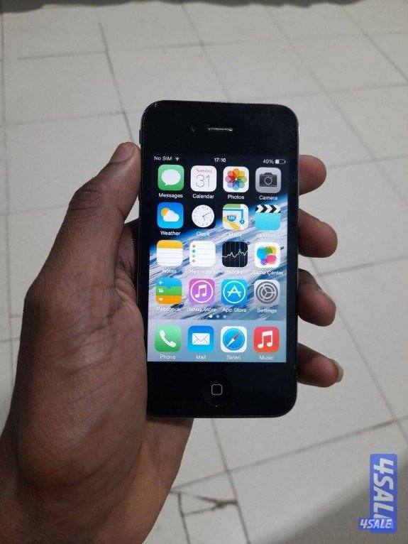 iphone 4 in perfect condition with games1