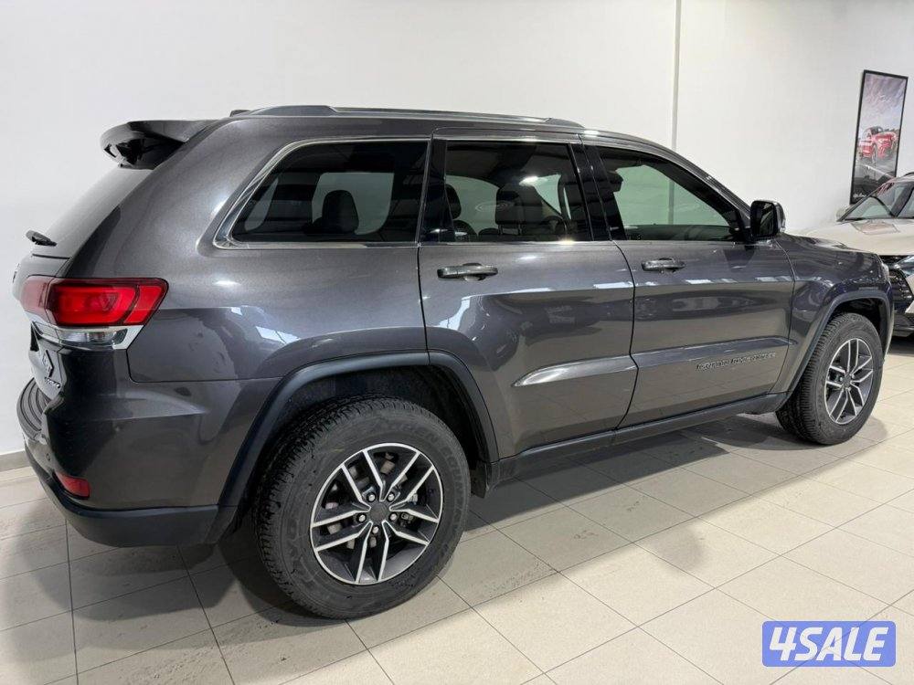 Jeep Grand Cherokee Laredo 20211