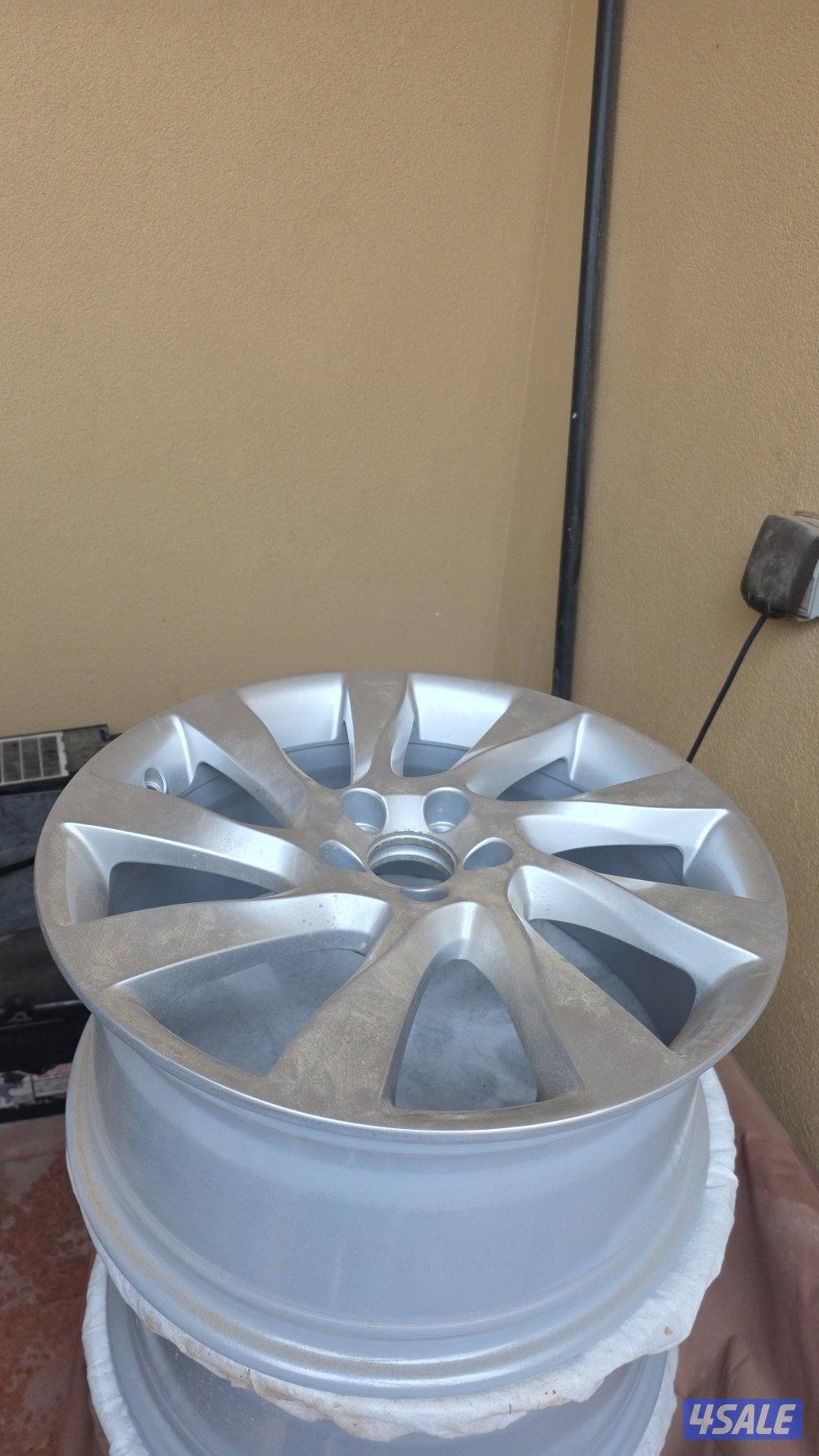 للبيع رنقات فولفو مقاس ١٨ انش s80 s60 v40 xc60 xc901