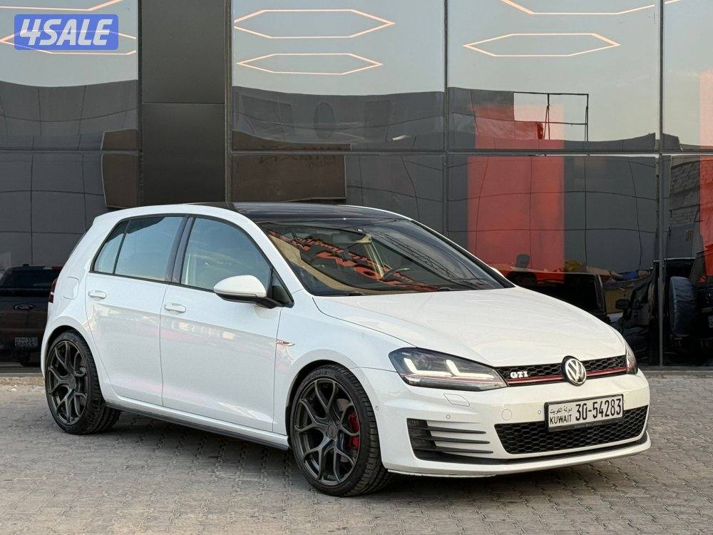 VOLKSWAGEN GOLF GTI_2015 صبغ الوكالة0