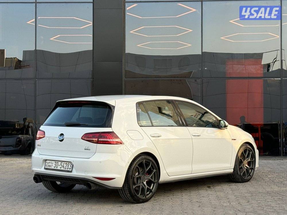VOLKSWAGEN GOLF GTI_2015 صبغ الوكالة3