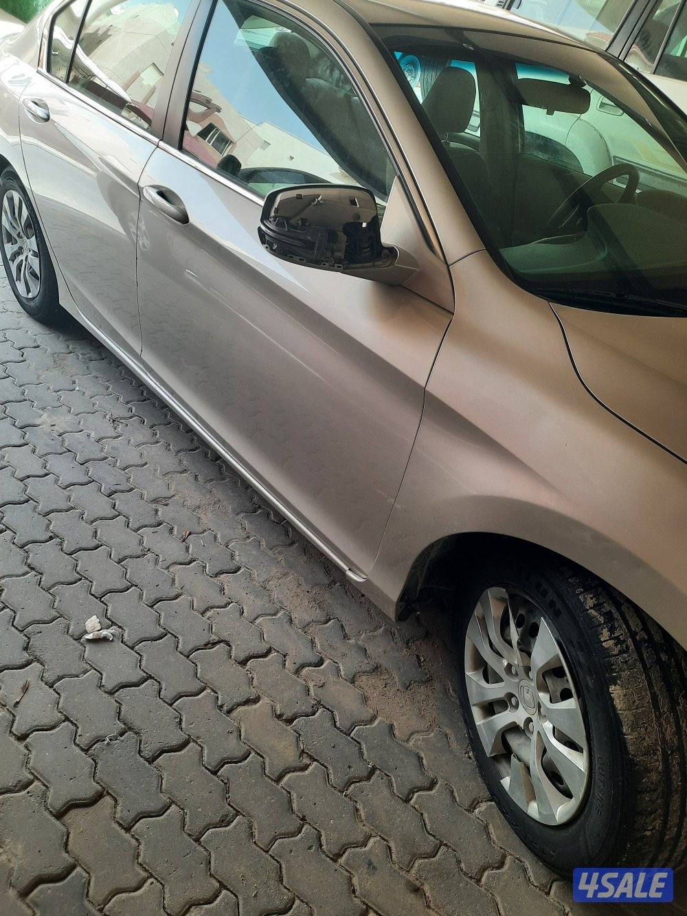 للبيع هوندا أكورد ٤سلندر ماكينه 2500سي سي نظيف سليم من الحوادث2