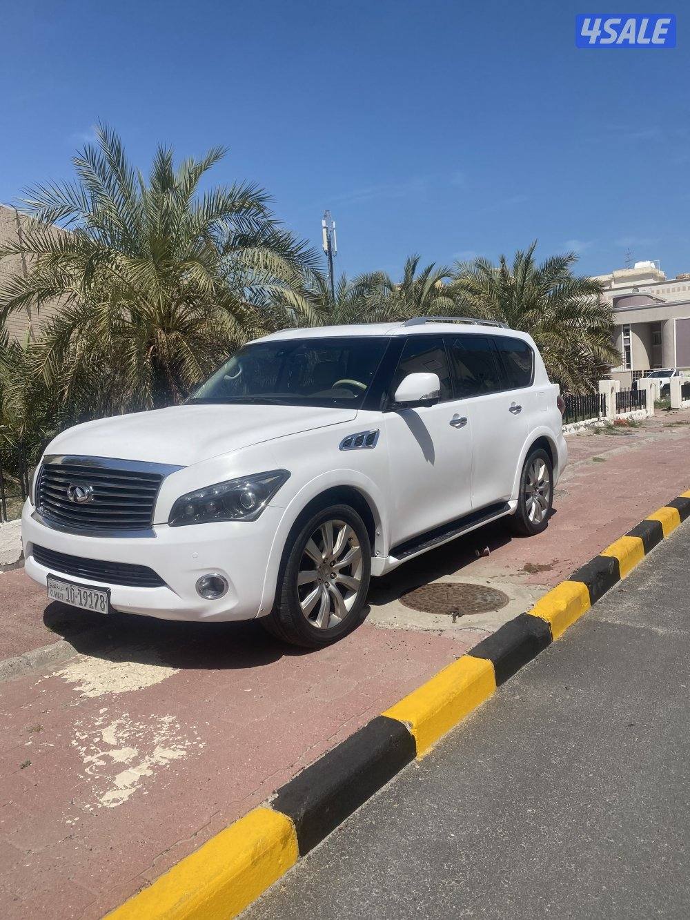 للبيع انفينيتي QX56  فحصه معاه0
