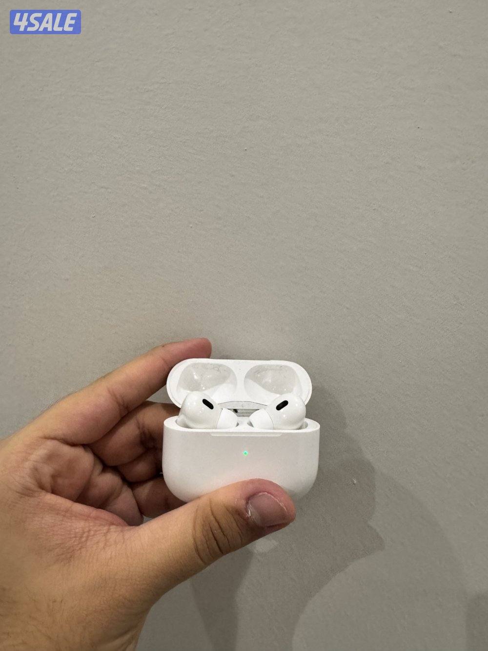 Apple Airpods pro 2 with box used like new1
