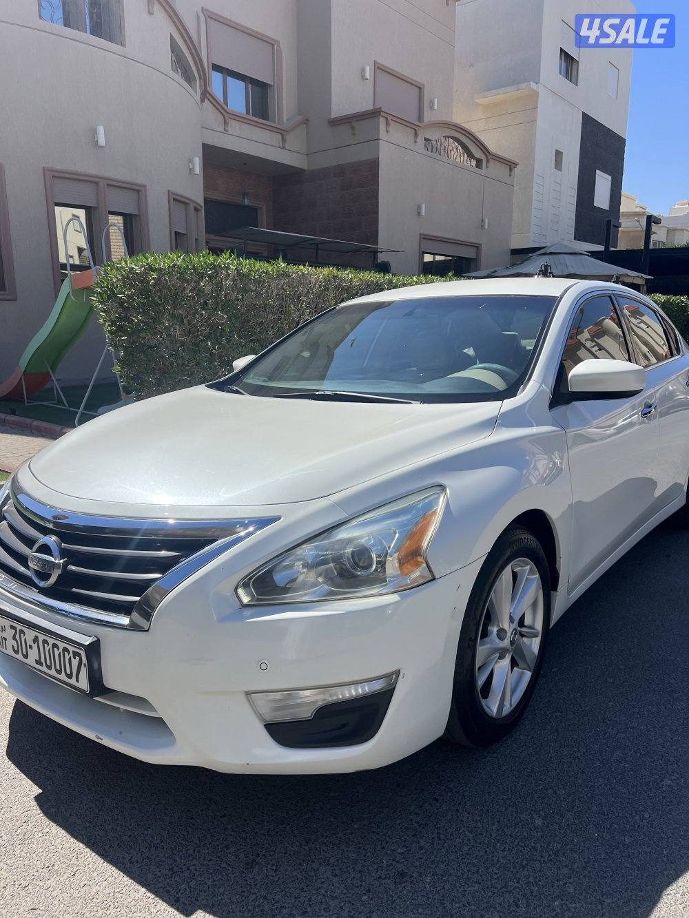 للبيع نيسان التيما ٦ سلندر ماشي ١٠٤ صبغ الوكاله0