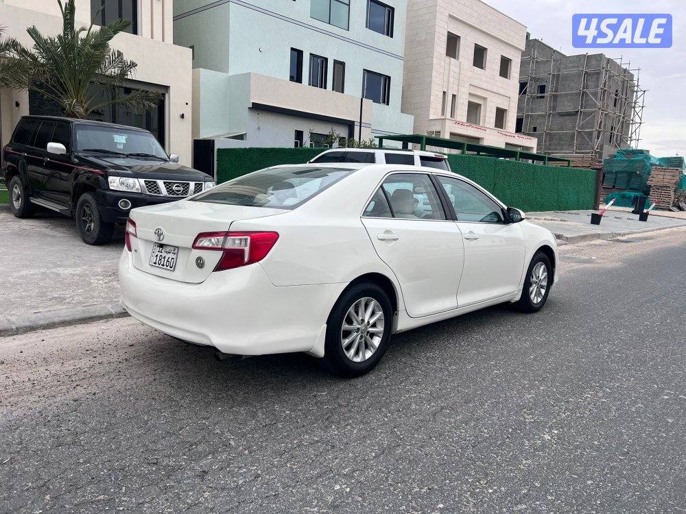 للبيع كامري موديل 2014 شرط الفحص عداد 289 الف3