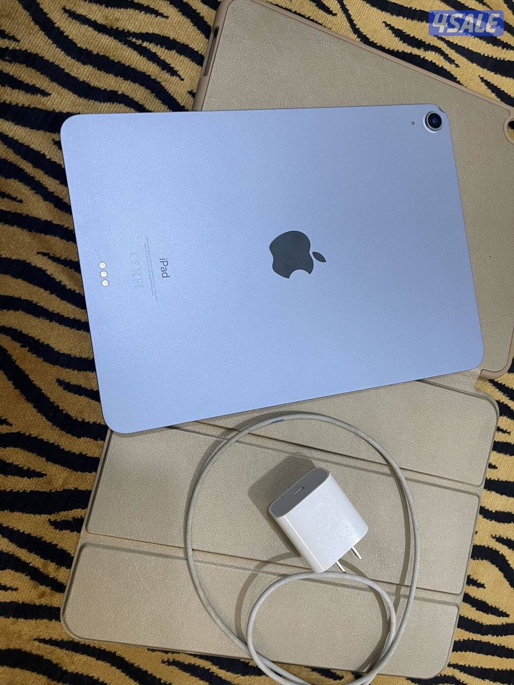 ايباد اير 4 نظيف 64 قيقا مو مفتوح ولا مصلح مع الشاحن بطارية 900