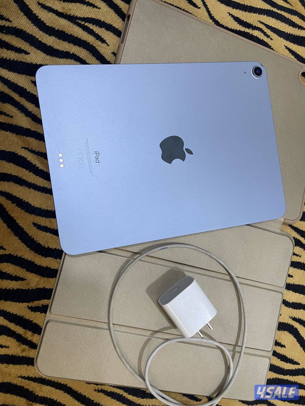 ايباد اير 4 نظيف 64 قيقا مو مفتوح ولا مصلح مع الشاحن بطارية 908